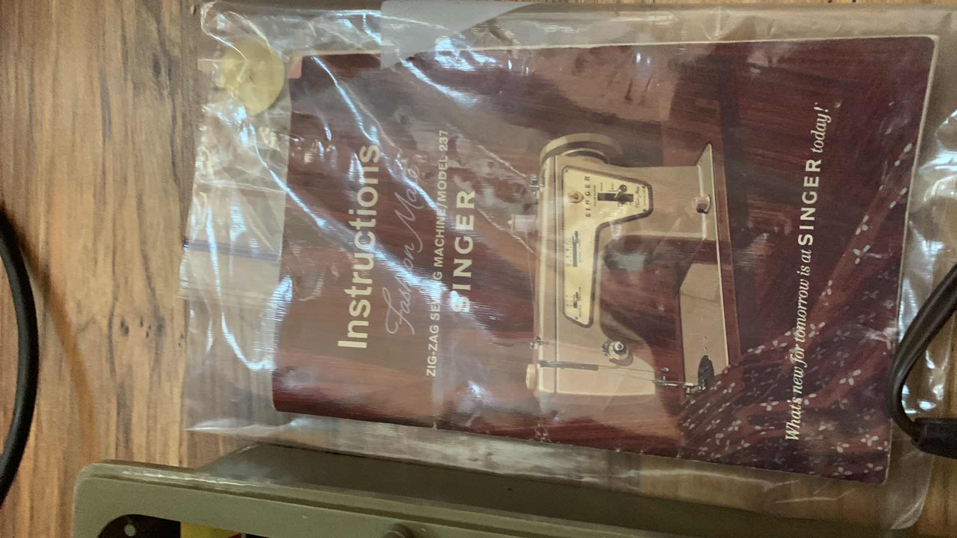 Photo 1 of VINTAGE SINGER SEWING MACHINE