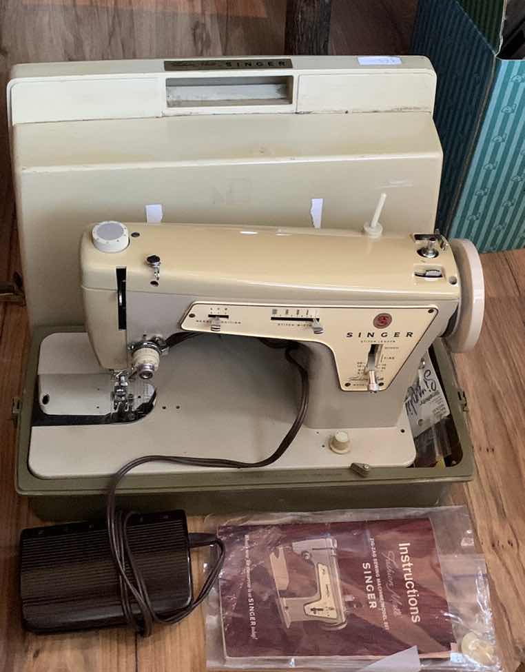 Photo 1 of VINTAGE SINGER SEWING MACHINE
