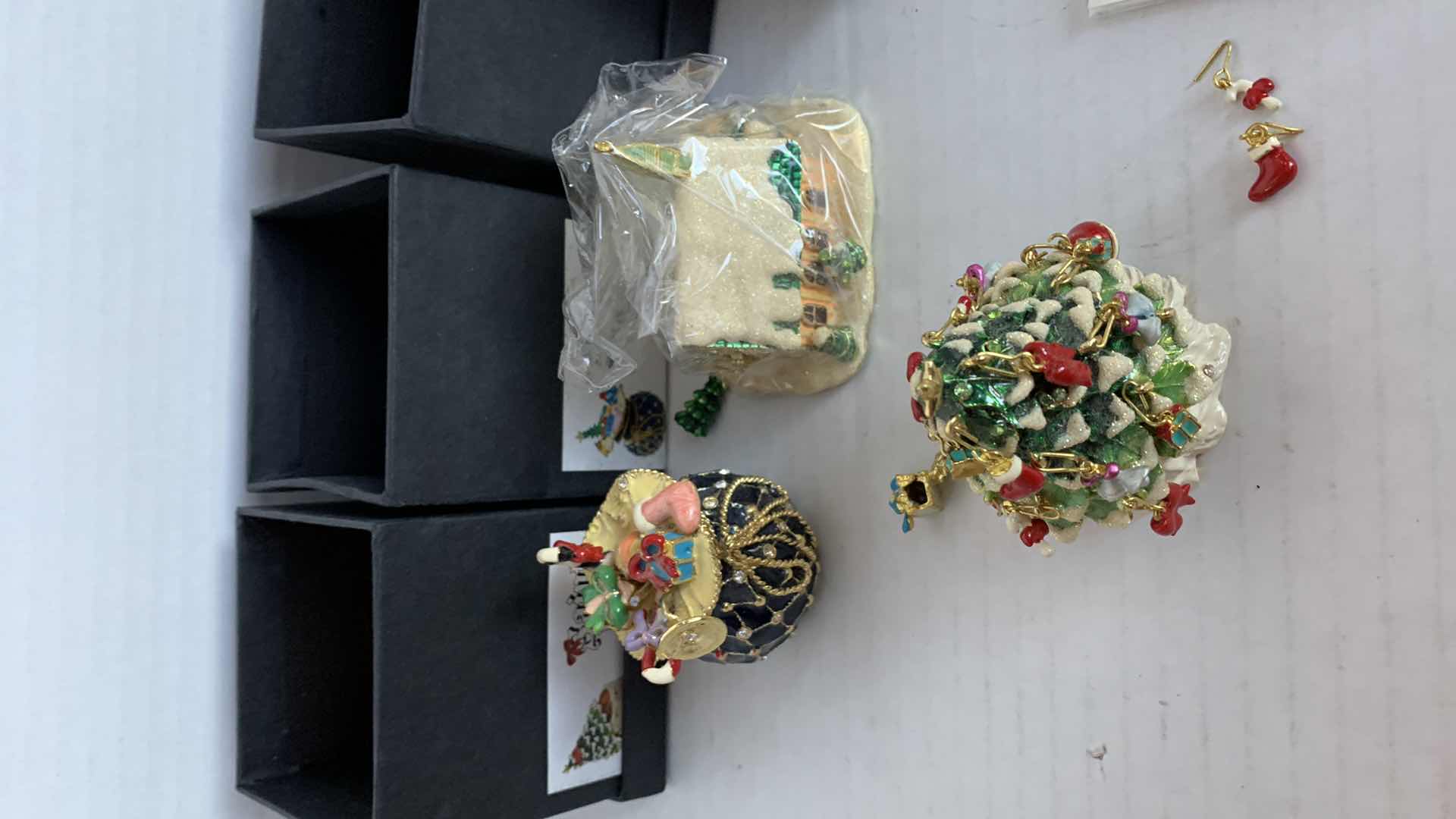 Photo 3 of CHRISTMAS DECORATIONS