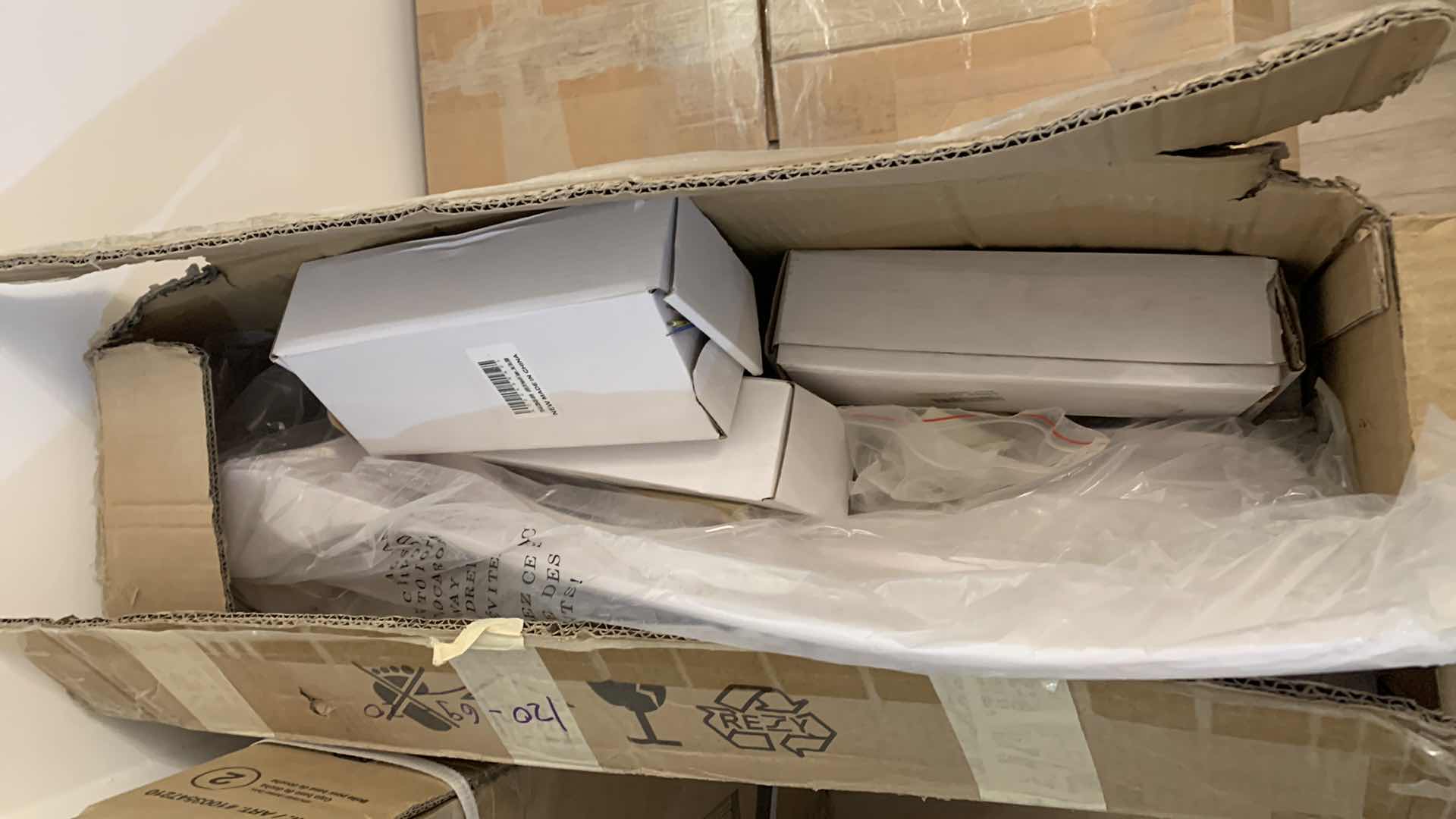 Photo 1 of TALOYA 52" CEILING FAN WITH REMOTE WHITE