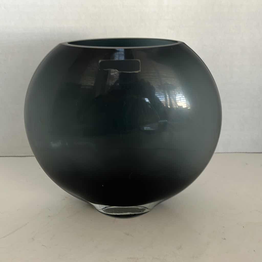 Photo 1 of 8” X 7” ETCHED POODLE GLASS VASE