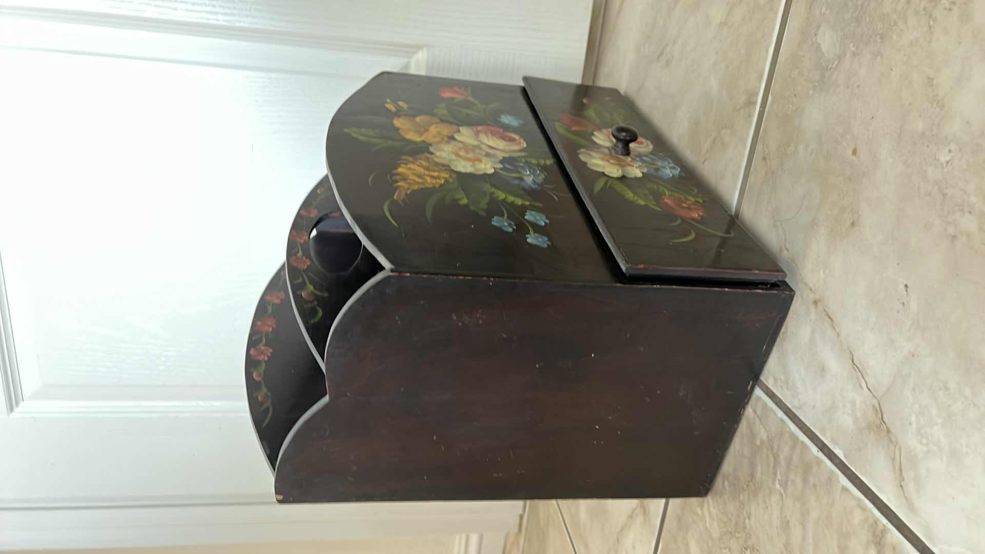 Photo 1 of MAGAZINE RACK