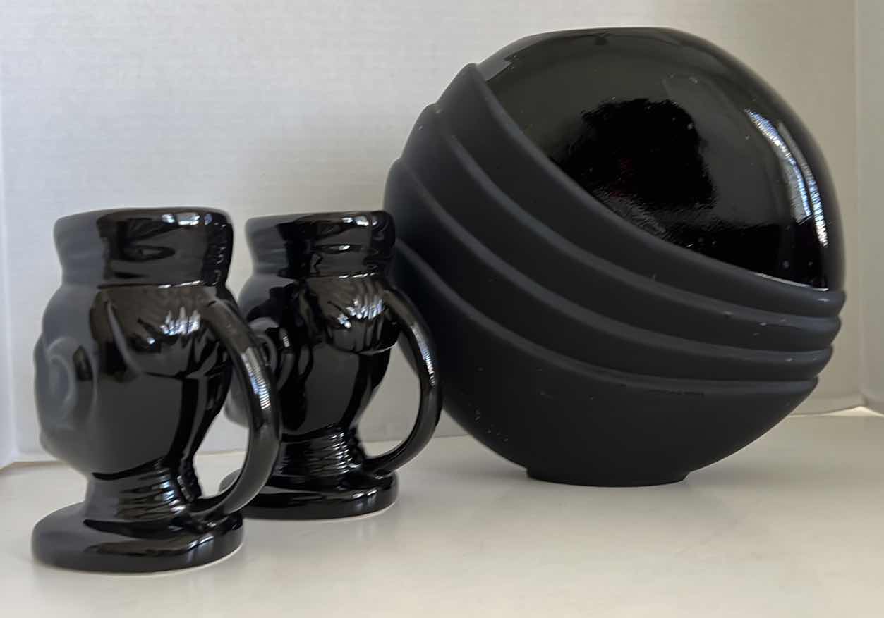 Photo 1 of BLACK VASE AND MUGS LOT 3