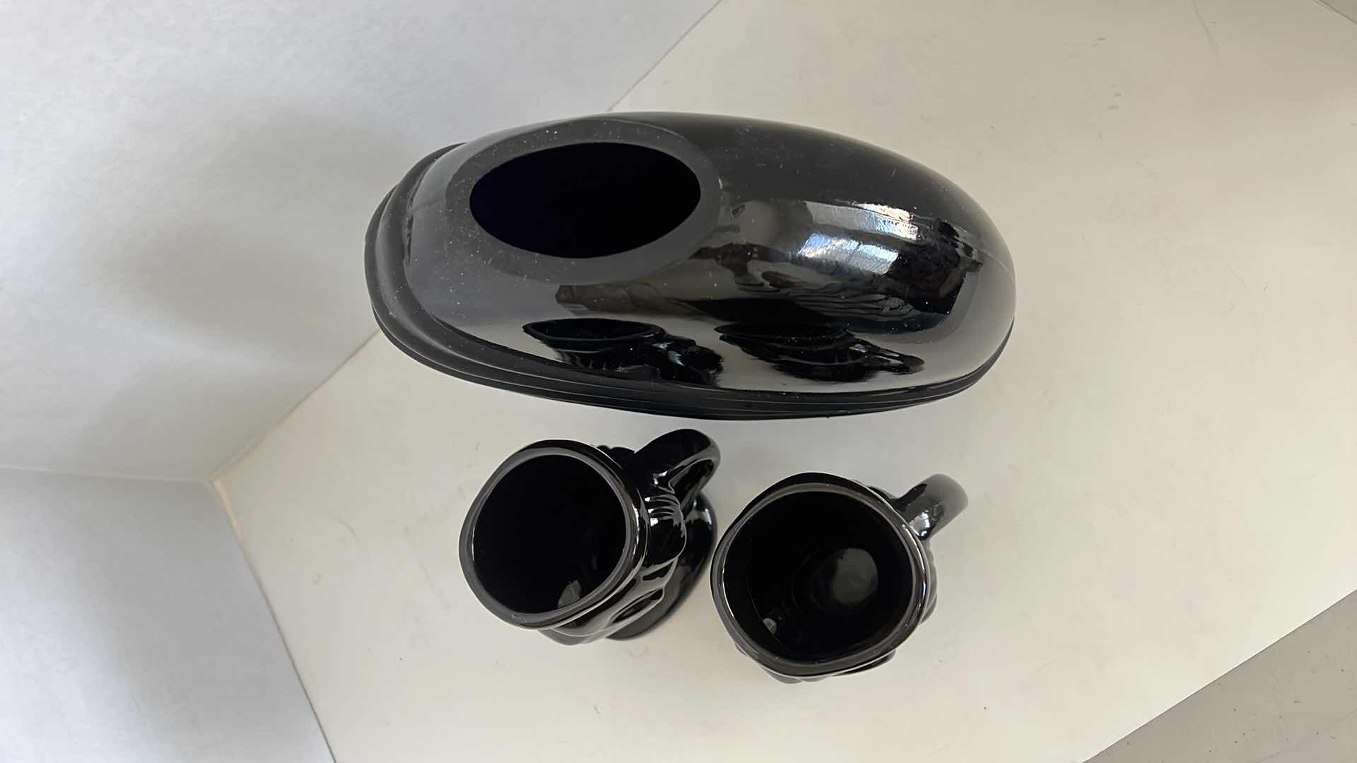 Photo 1 of BLACK VASE AND MUGS LOT 3