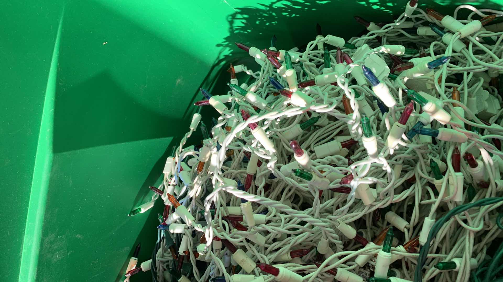 Photo 2 of CONTENTS OF TOTE -9' ANIMATED SNOWMAN AND CHRISTMAS LIGHTS