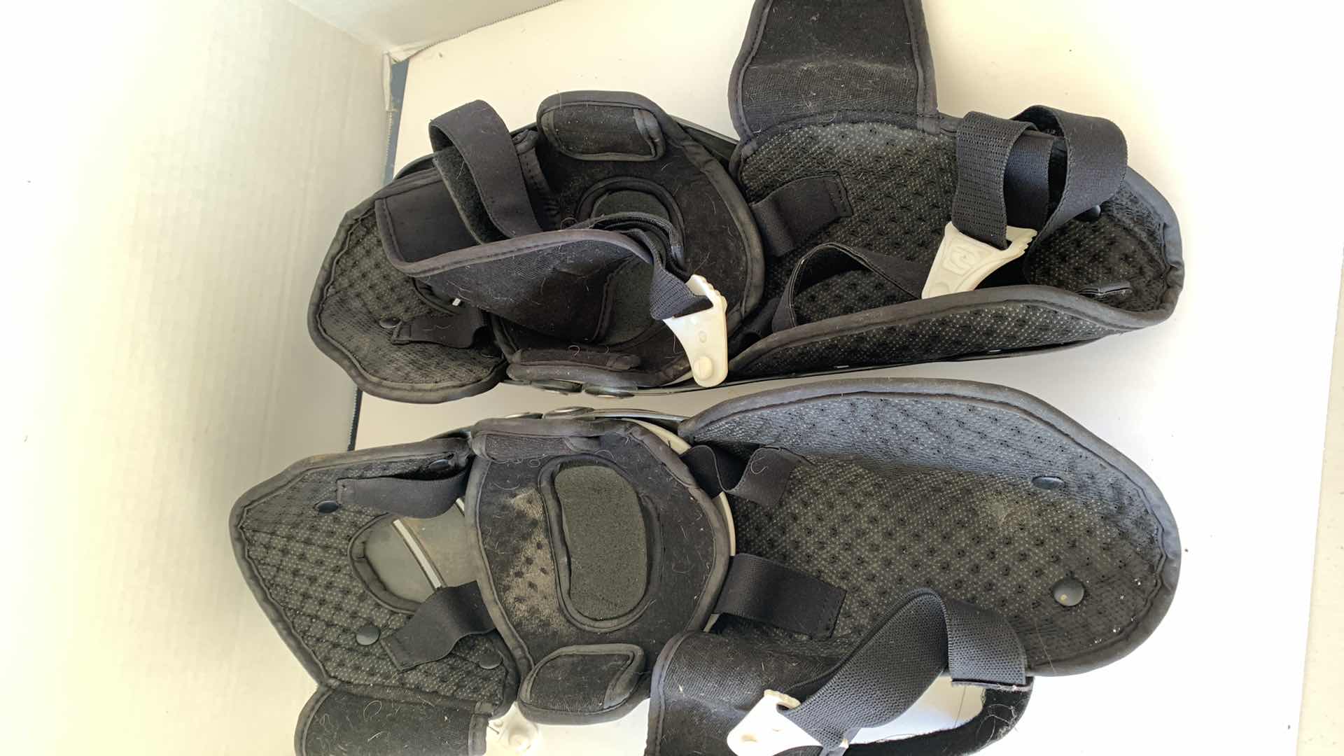 Photo 1 of ANSWER ALPHA OFF-ROAD MOTORCYCLE/DIRT BIKE ADULT KNEE GUARDS