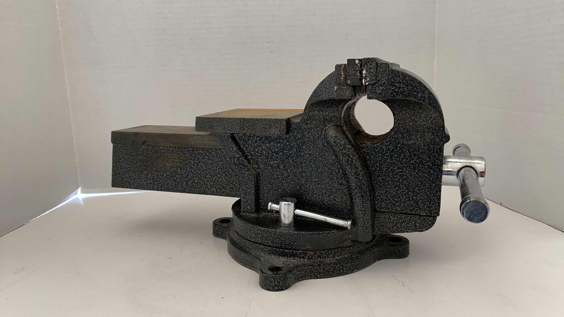 Photo 1 of BESSEY HEAVY DUTY BENCH VICE