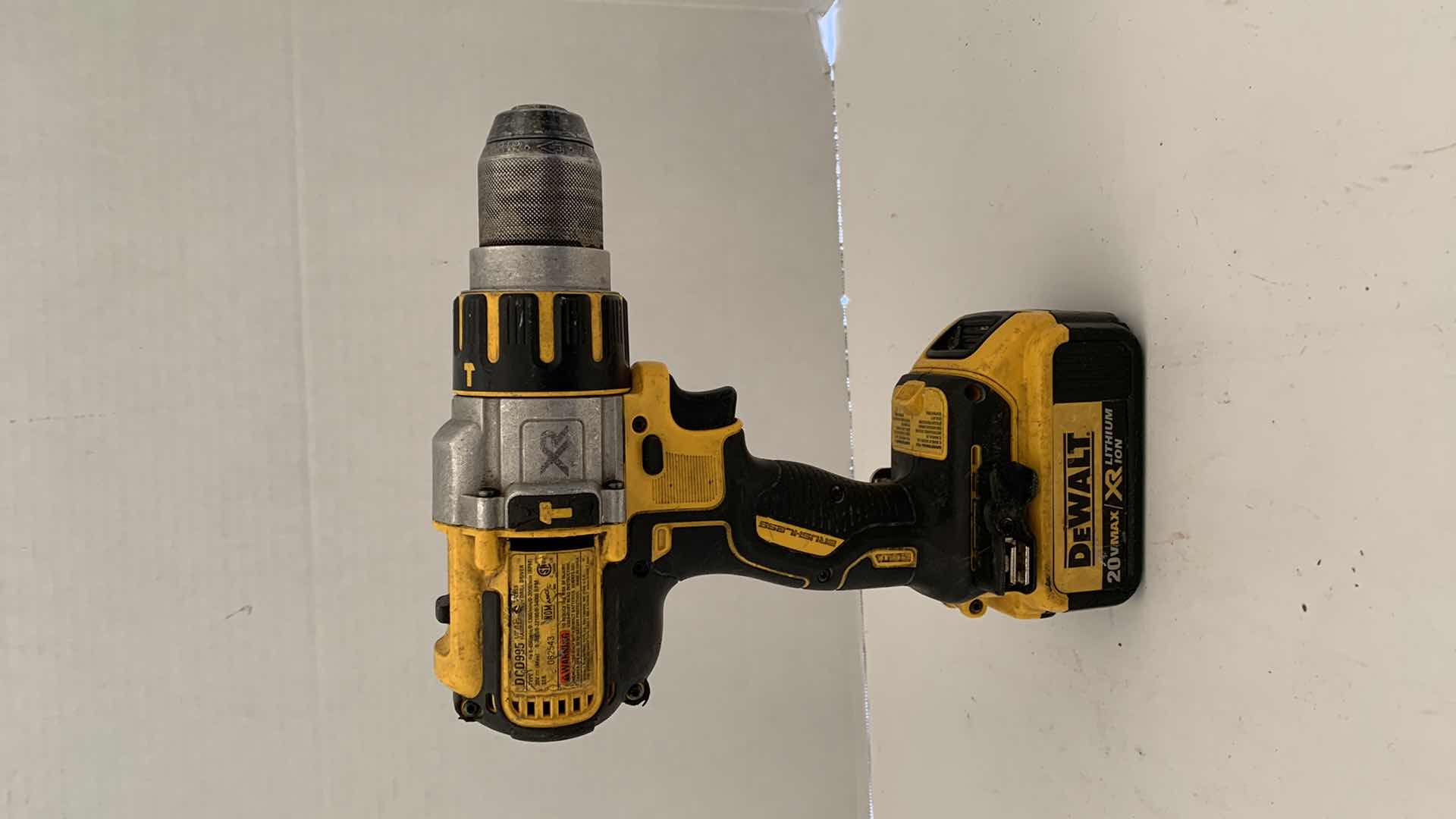 Photo 1 of DEWALT DCD995 CORDLESS DRILL WITH BATTERY