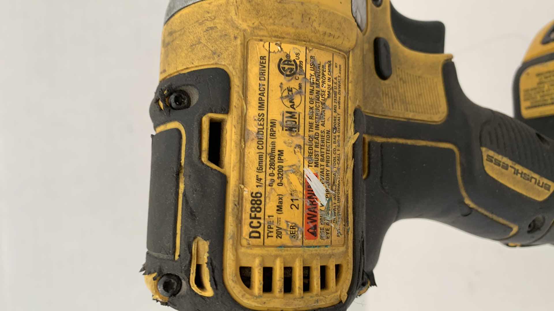 Photo 2 of DEWALT CORDLESS IMPACT DRIVER DCF886 WITH BATTERY