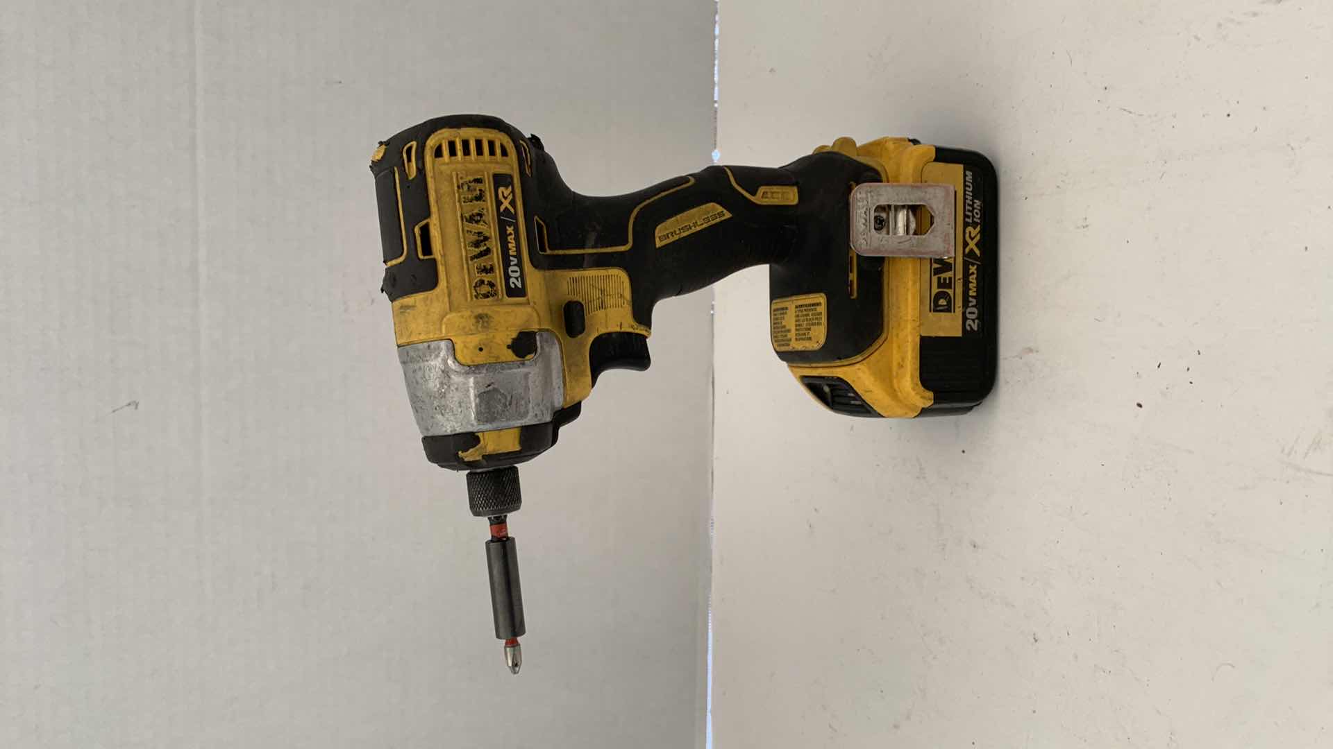 Photo 1 of DEWALT CORDLESS IMPACT DRIVER DCF886 WITH BATTERY