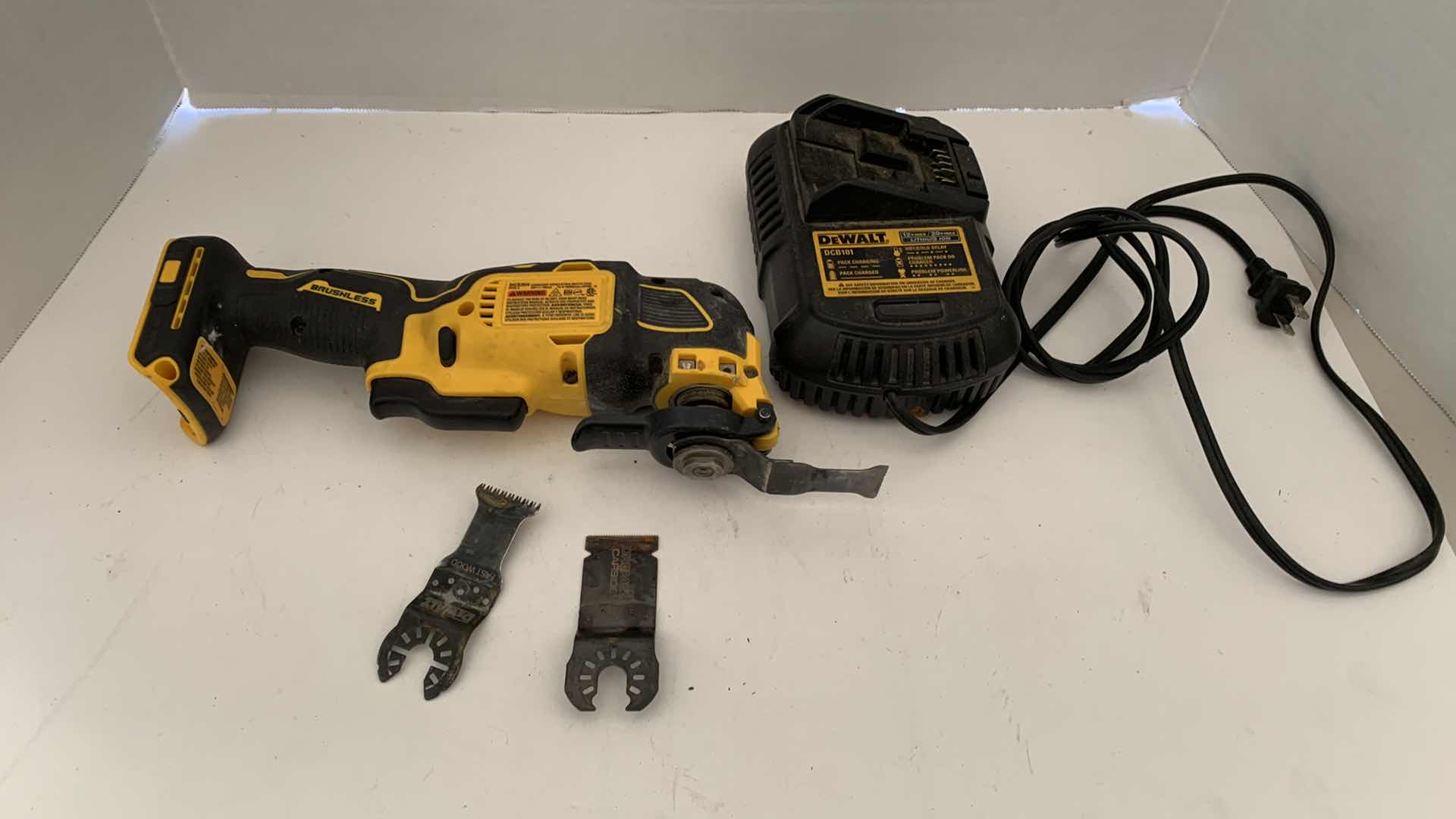 Photo 1 of DEWALT CORDLESS OSCILLATING MULTI-TOOL AND BATTERY CHARGER