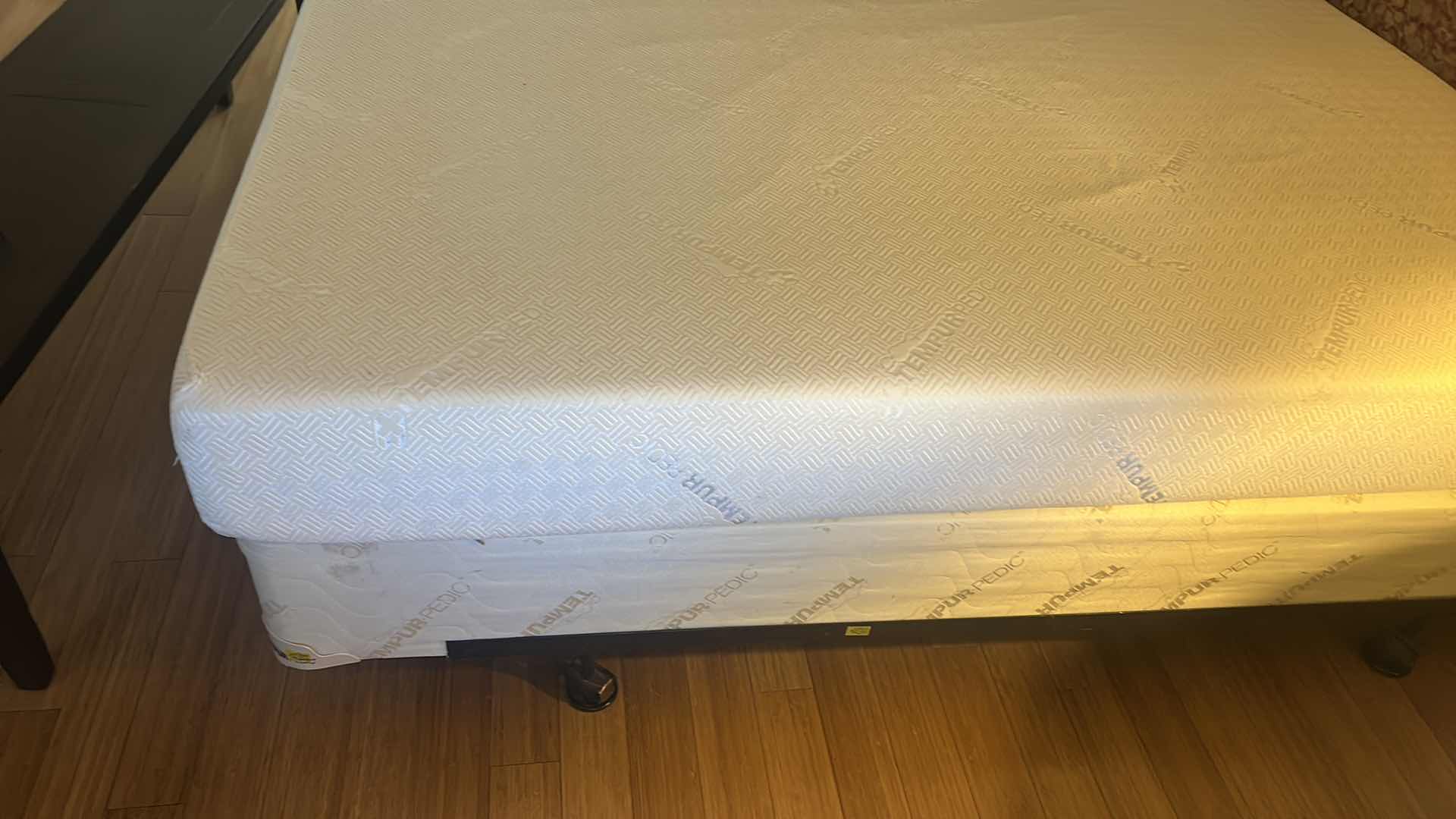 Photo 4 of CLASSIC KING TEMPURPEDIC MATTRESS 