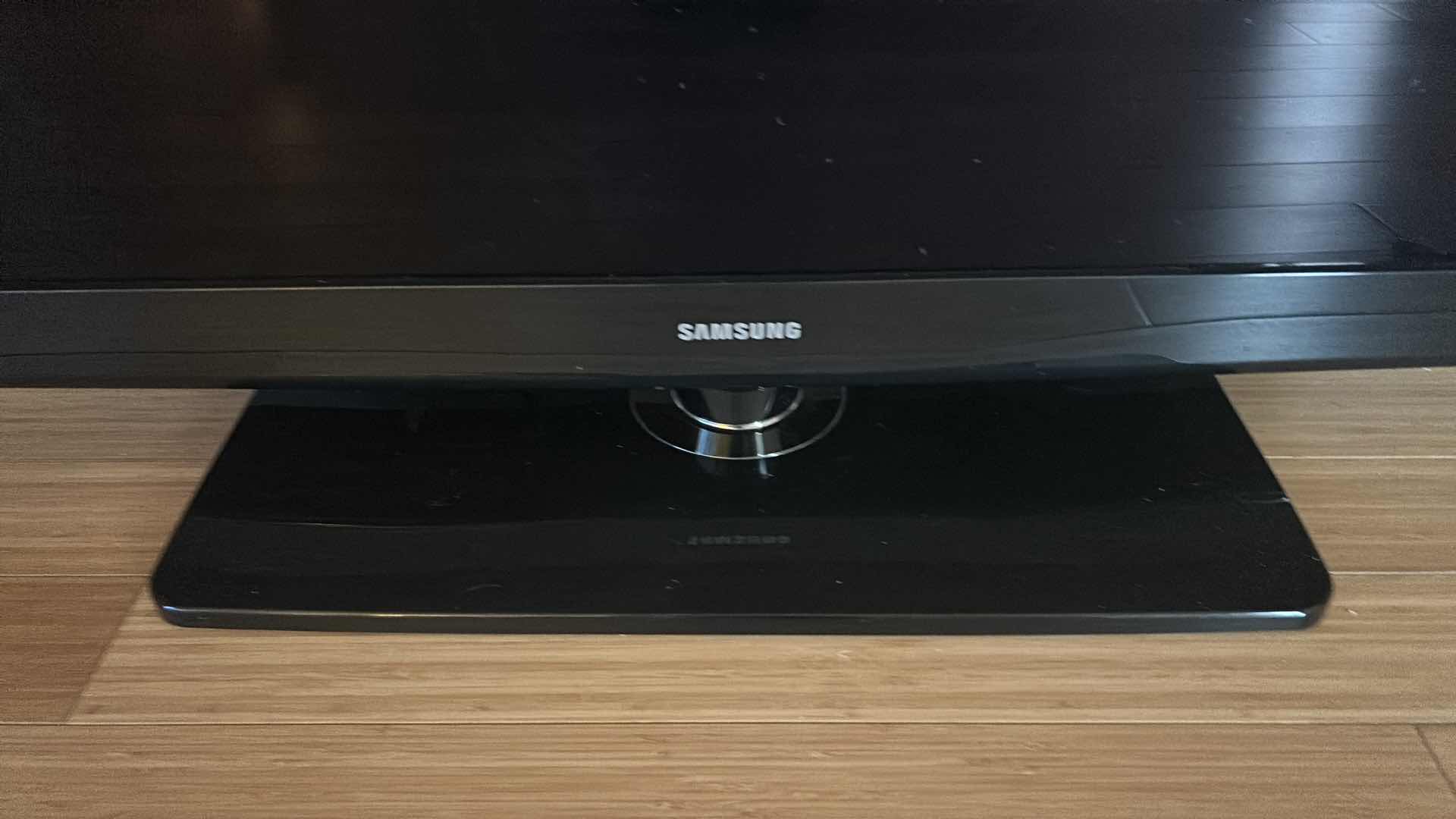 Photo 1 of 45” SAMSUNG TV WITH SWIVEL STAND 