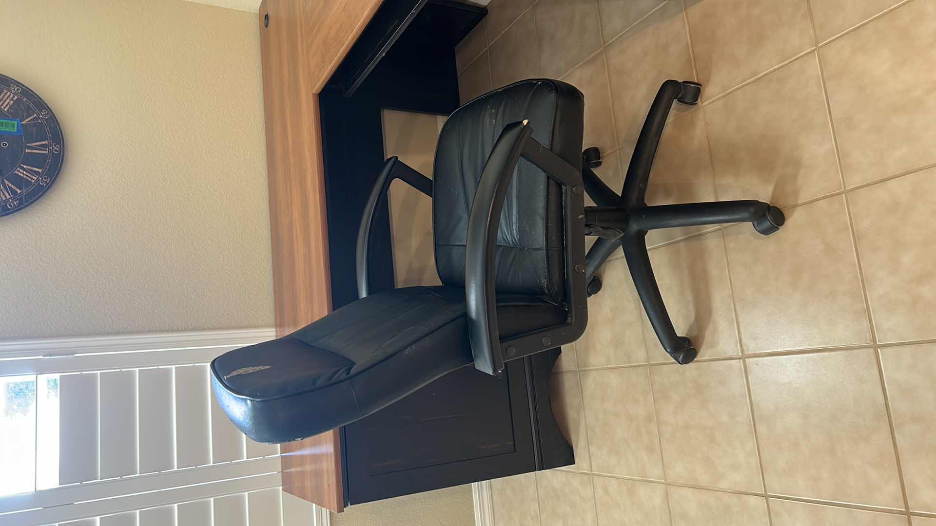 Photo 2 of EXECUTIVE DESK CHAIR