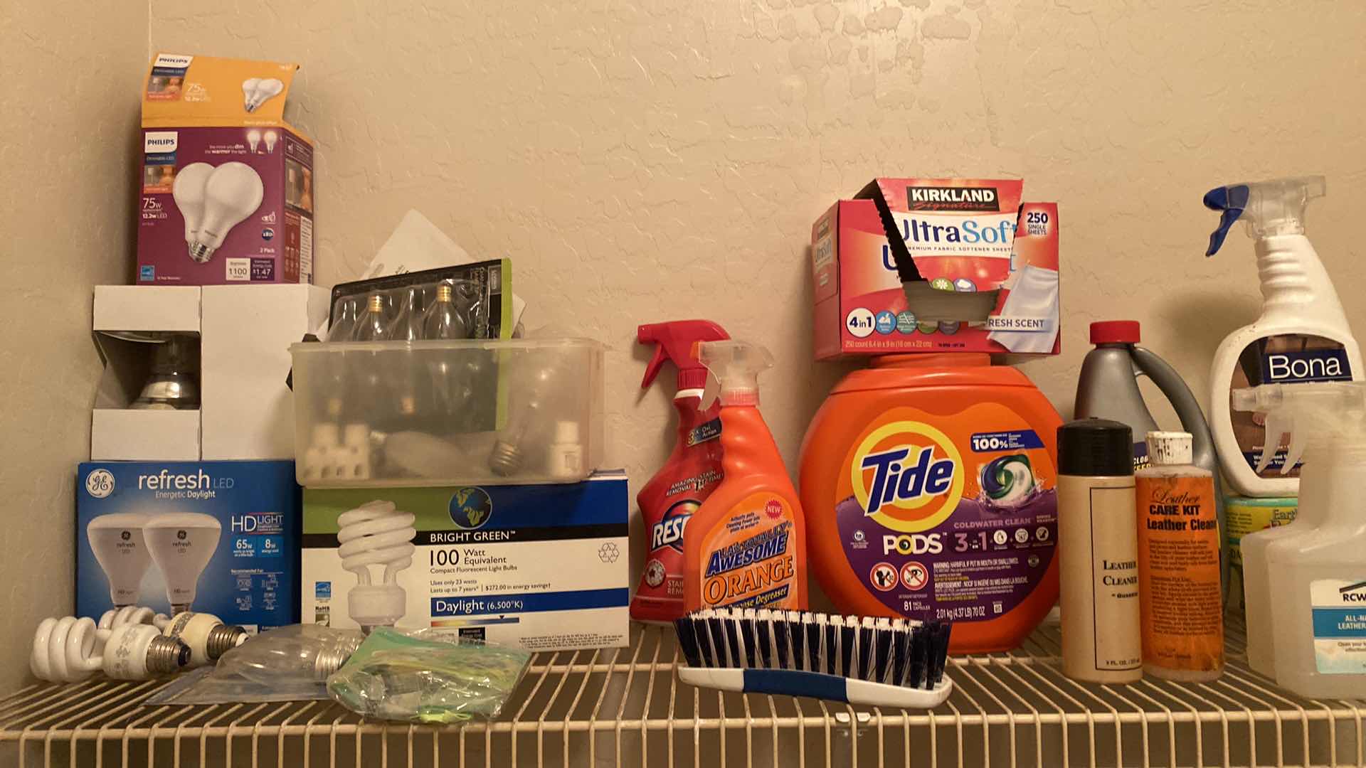 Photo 1 of HOUSEHOLD AND CLEANING SUPPLIES MOPS