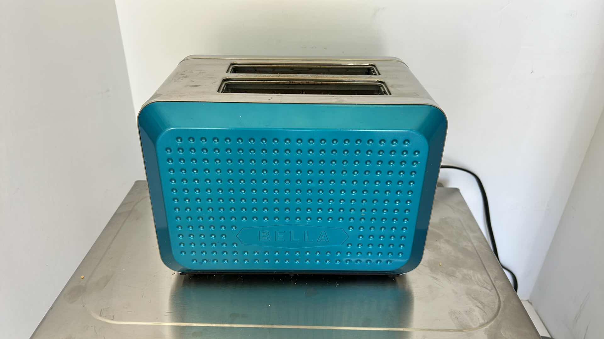 Photo 1 of EMERSON MICROWAVE AND BELLA TOASTER