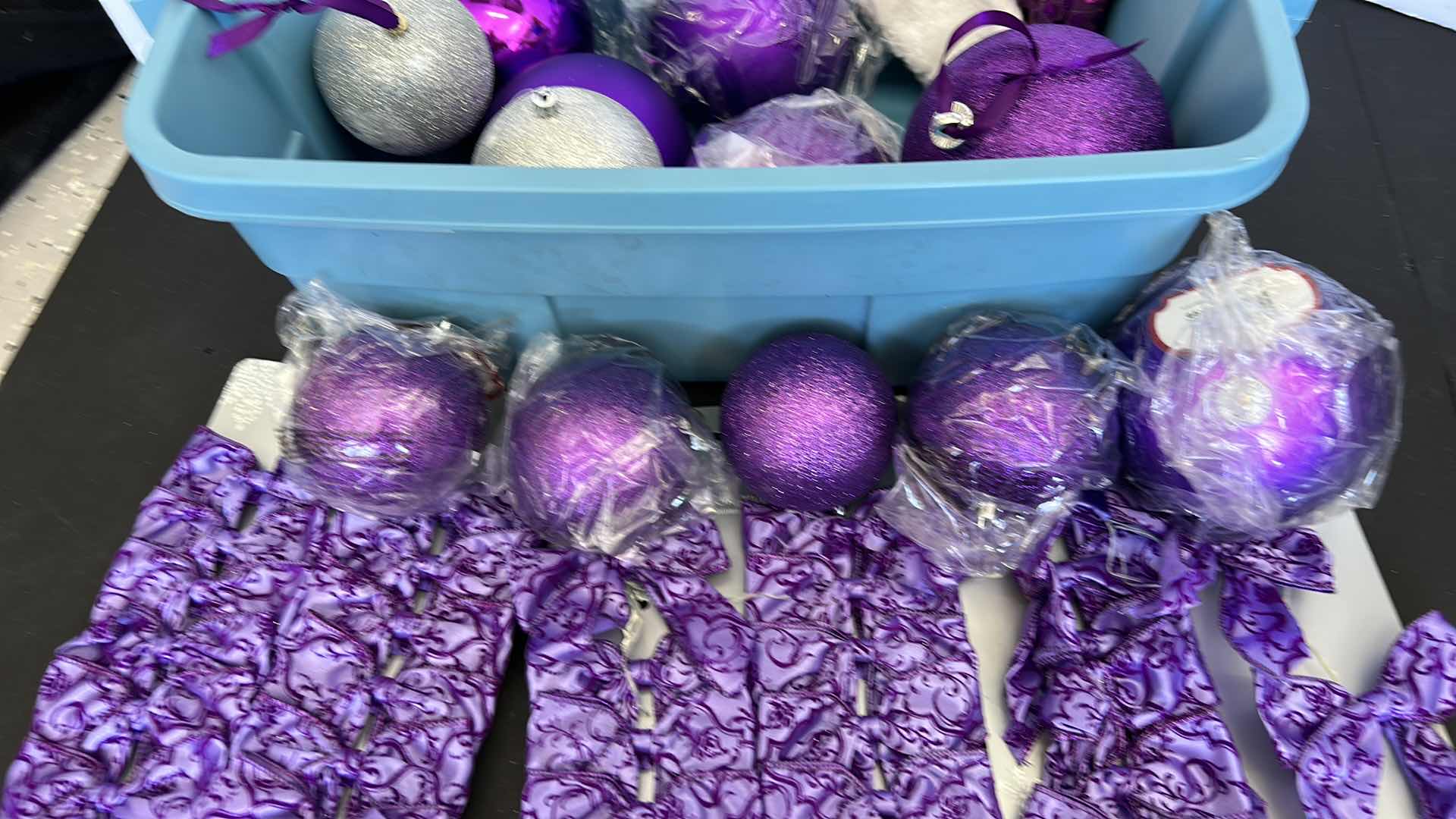 Photo 4 of TOTE WITH CHRISTMAS DECORATIONS