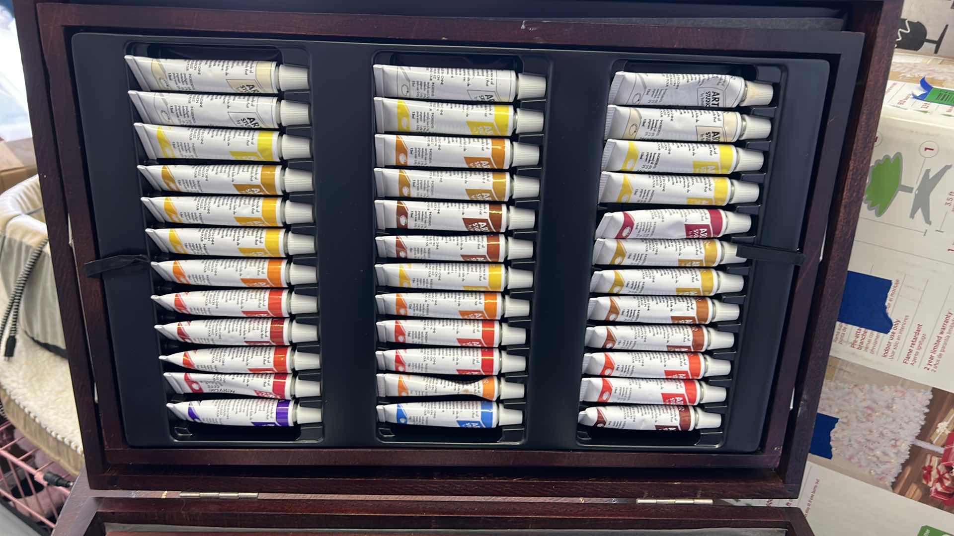 Photo 2 of OIL PAINT AND ART STUDIO COLLECTION IN WOOD CASE