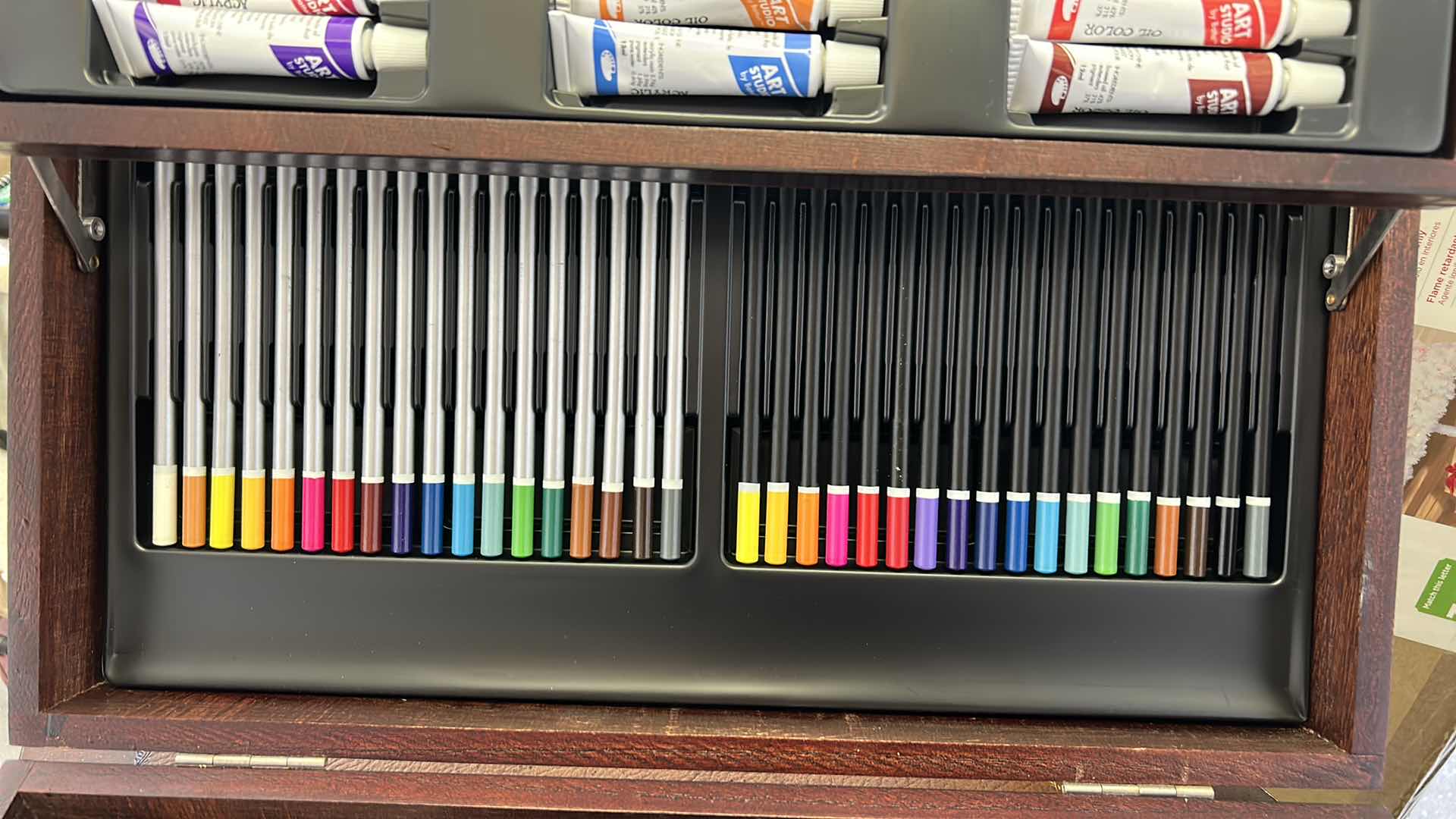 Photo 1 of OIL PAINT AND ART STUDIO COLLECTION IN WOOD CASE