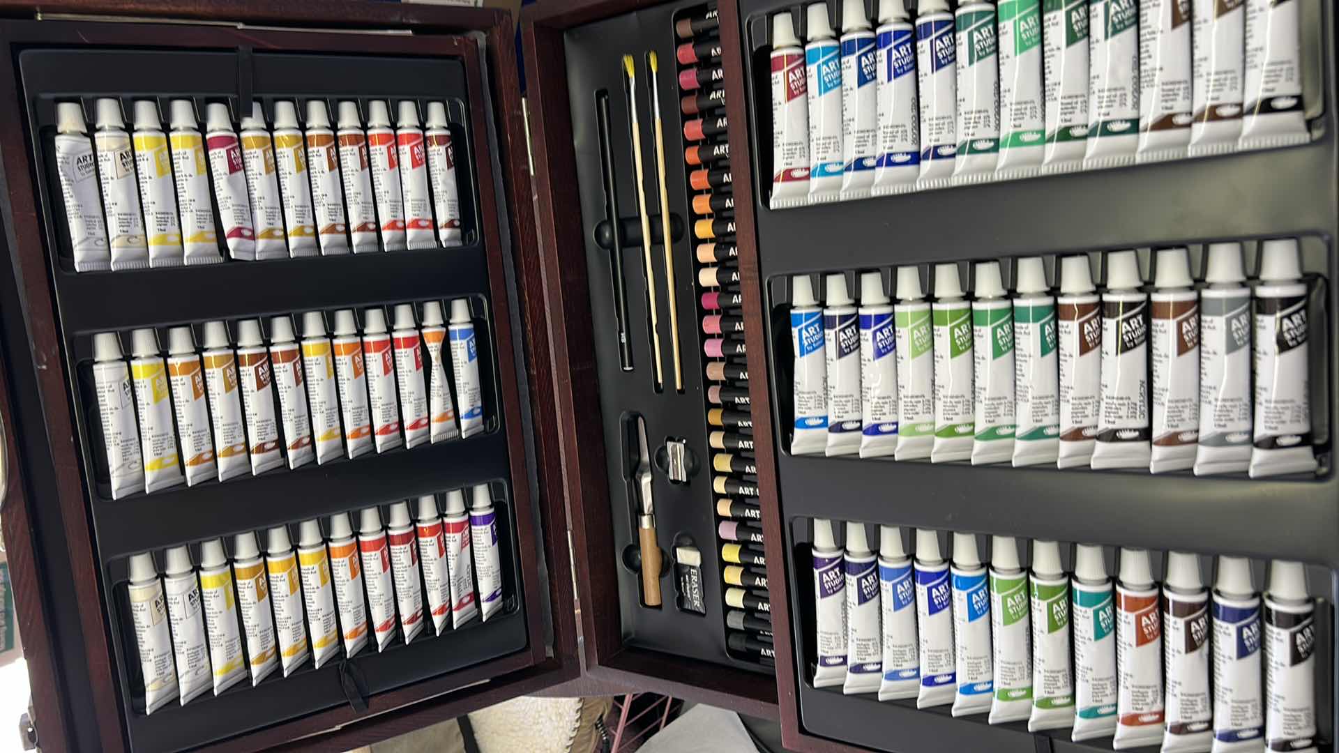 Photo 4 of OIL PAINT AND ART STUDIO COLLECTION IN WOOD CASE