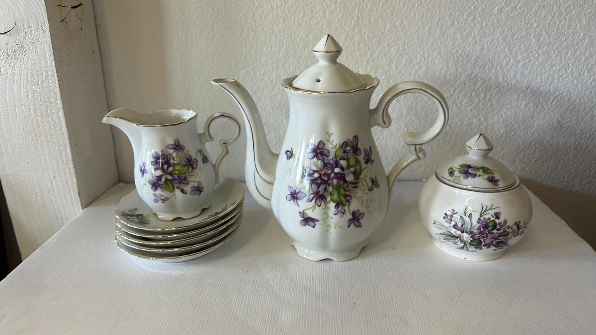 Photo 3 of BONE CHINA MADE IN ENGLAND TEASET( POT 7.5”)