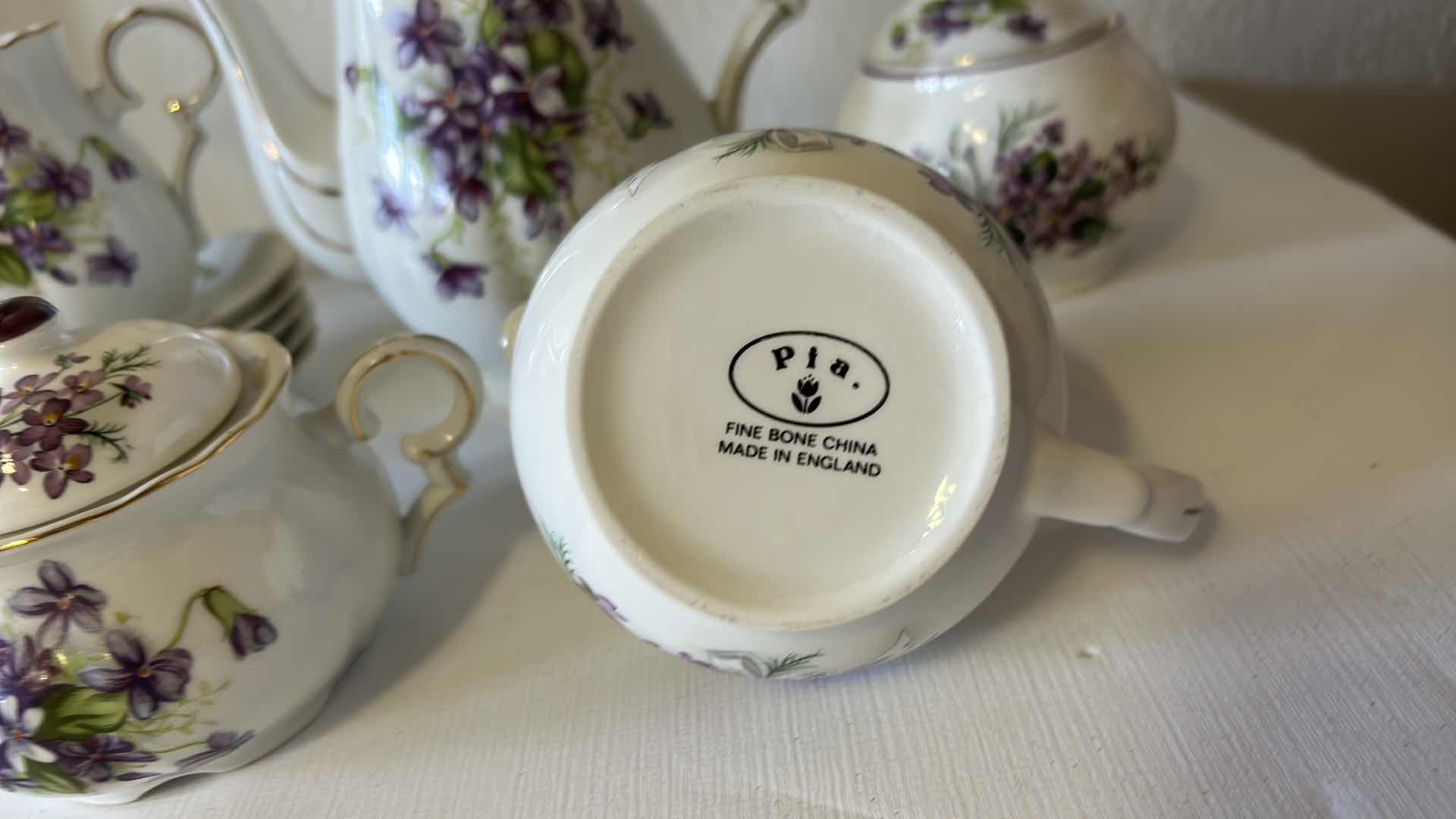 Photo 5 of BONE CHINA MADE IN ENGLAND TEASET( POT 7.5”)