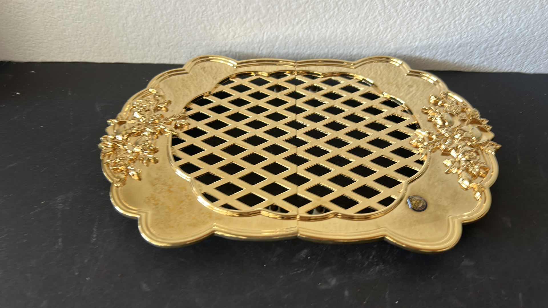 Photo 1 of ROYAL DOULTON SILVER/GOLD COLLECTION old country roses, expandable trivet