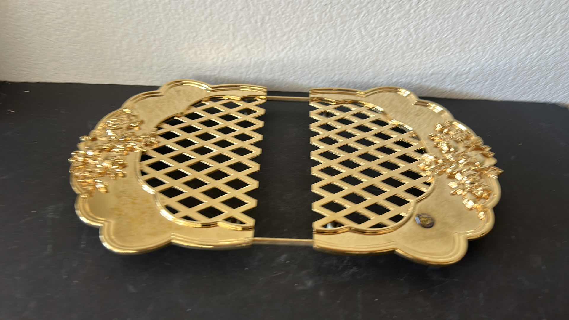 Photo 1 of ROYAL DOULTON SILVER/GOLD COLLECTION old country roses, expandable trivet