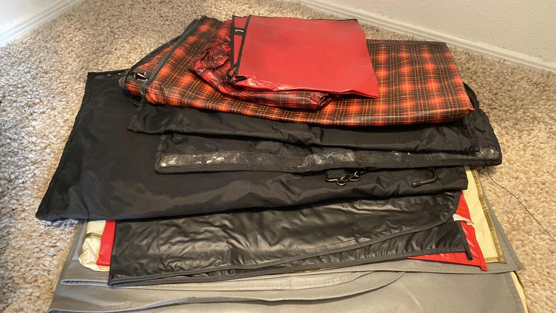 Photo 4 of GARMENT BAGS AND TOTES