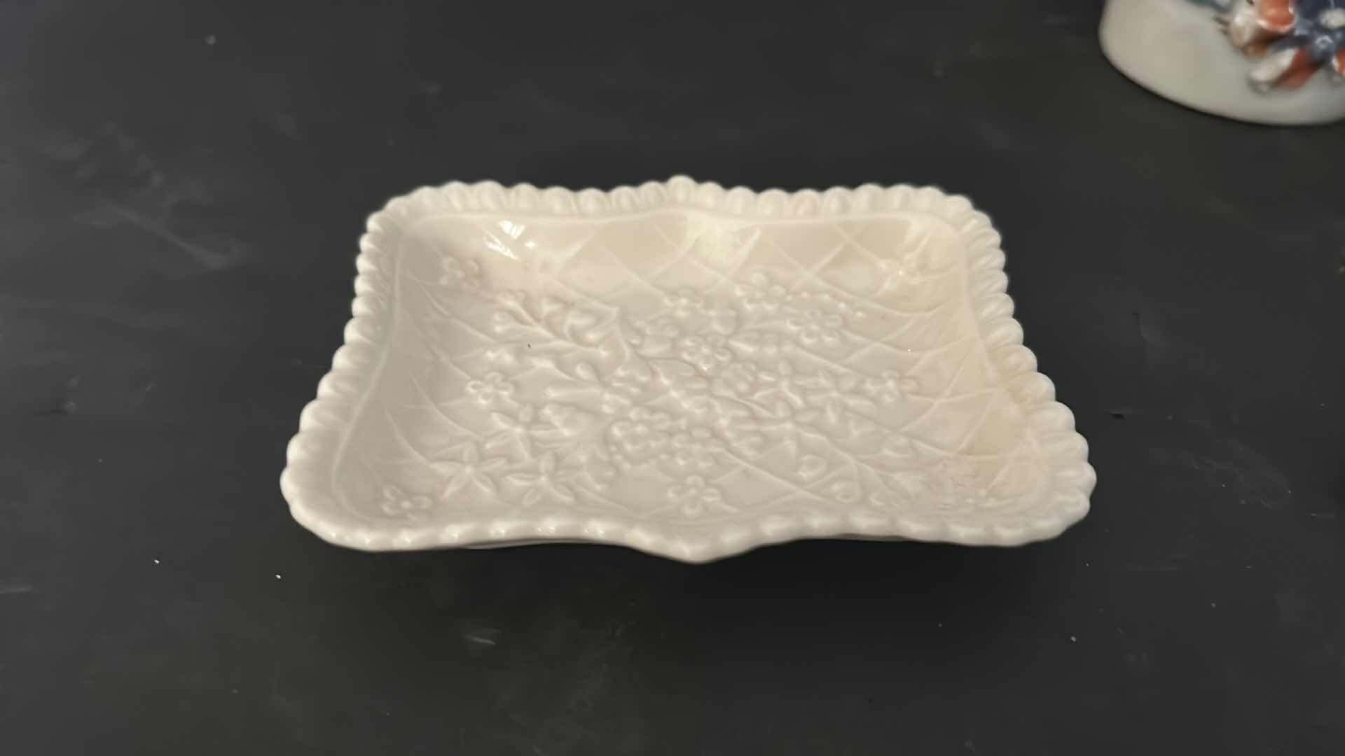 Photo 3 of HOME DECOR ASSORTMENT