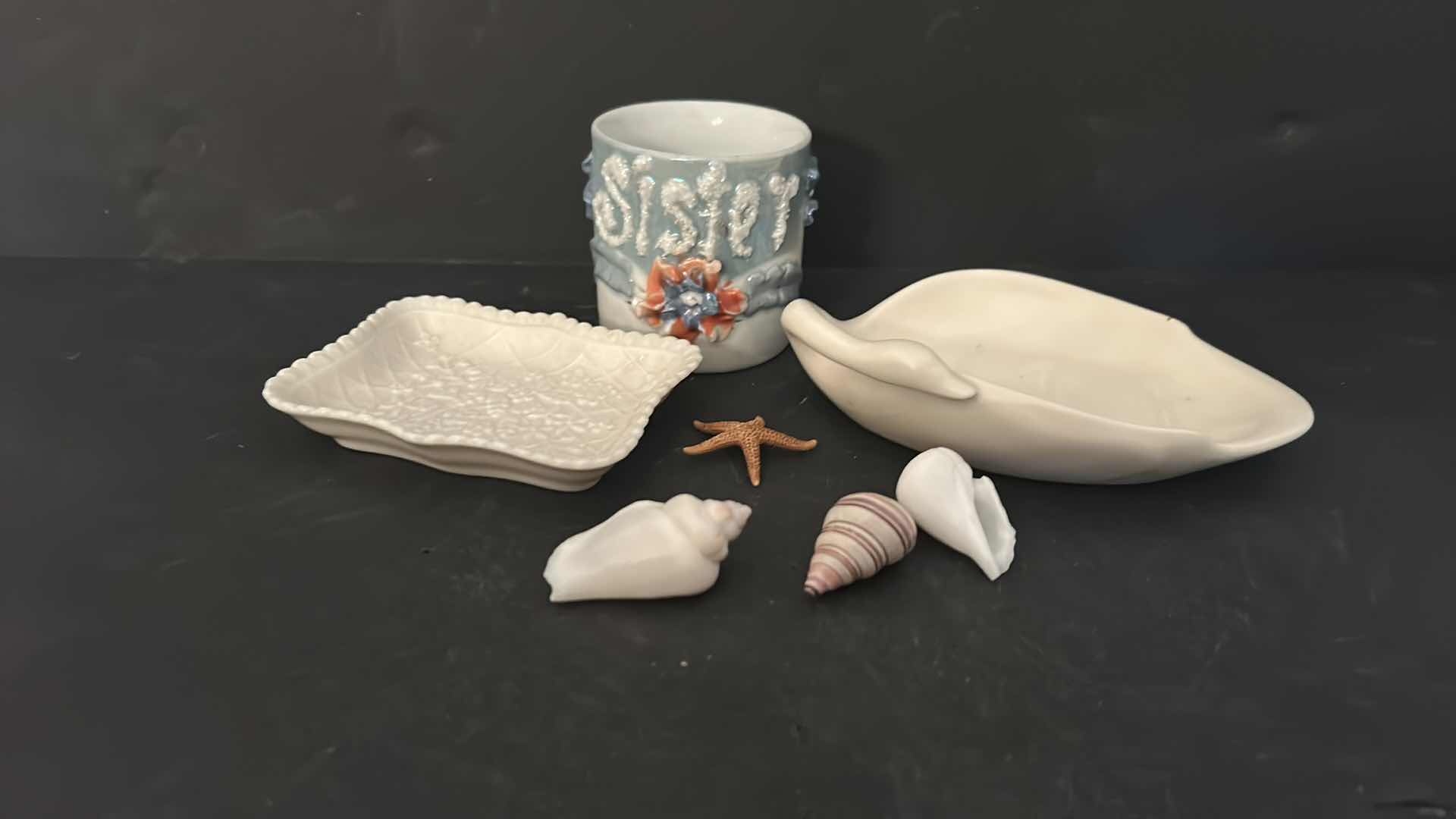 Photo 2 of HOME DECOR ASSORTMENT