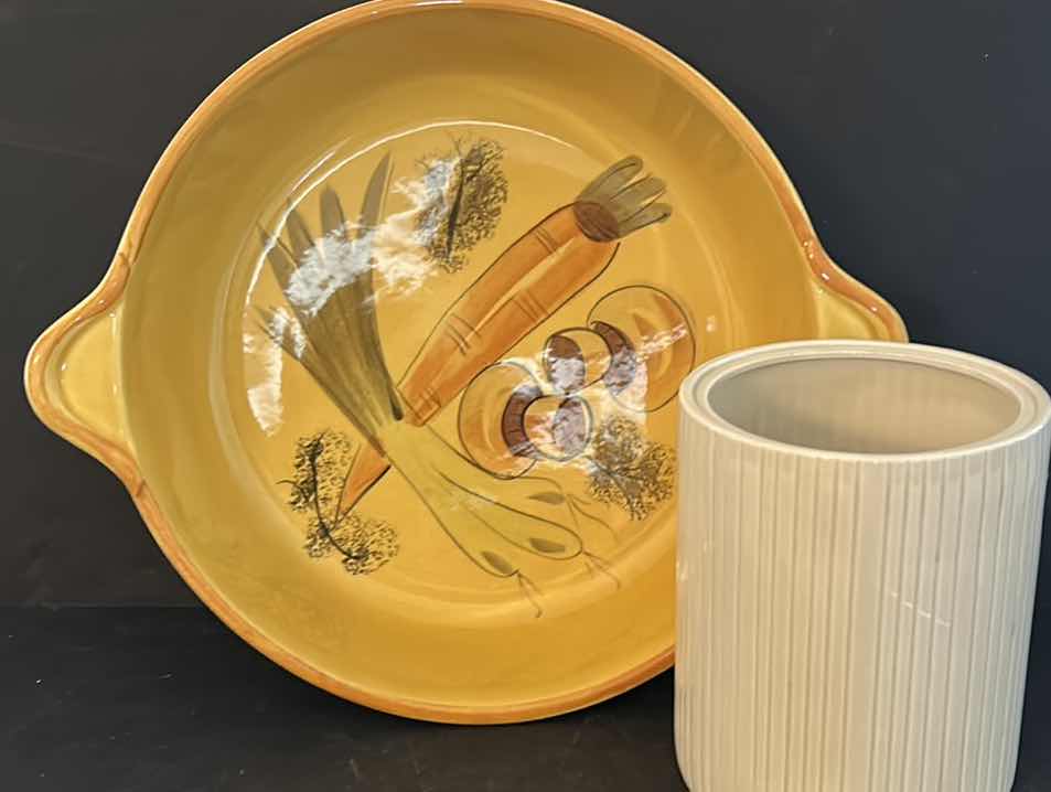 Photo 1 of KITCHEN POTTERY (OVENWARE 14.5”)