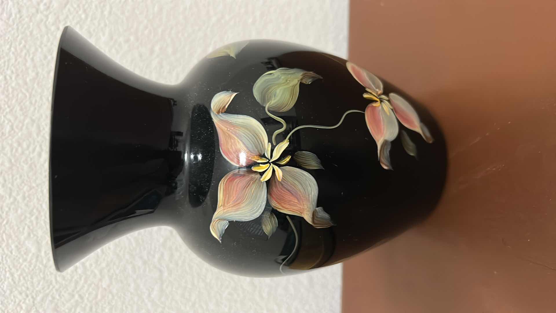 Photo 1 of SHELLY FENTON SIGNED AND NUMBERED HAND PAINTED VASE 7”