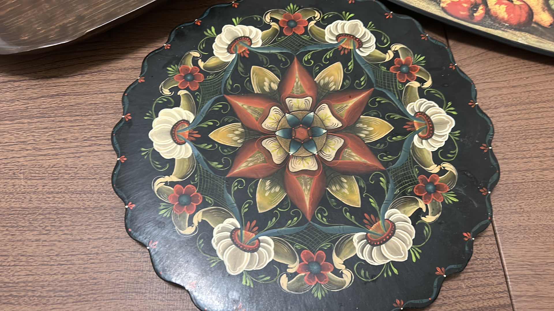 Photo 1 of 3 TRAYS ROUND TRAY 16” ROUND