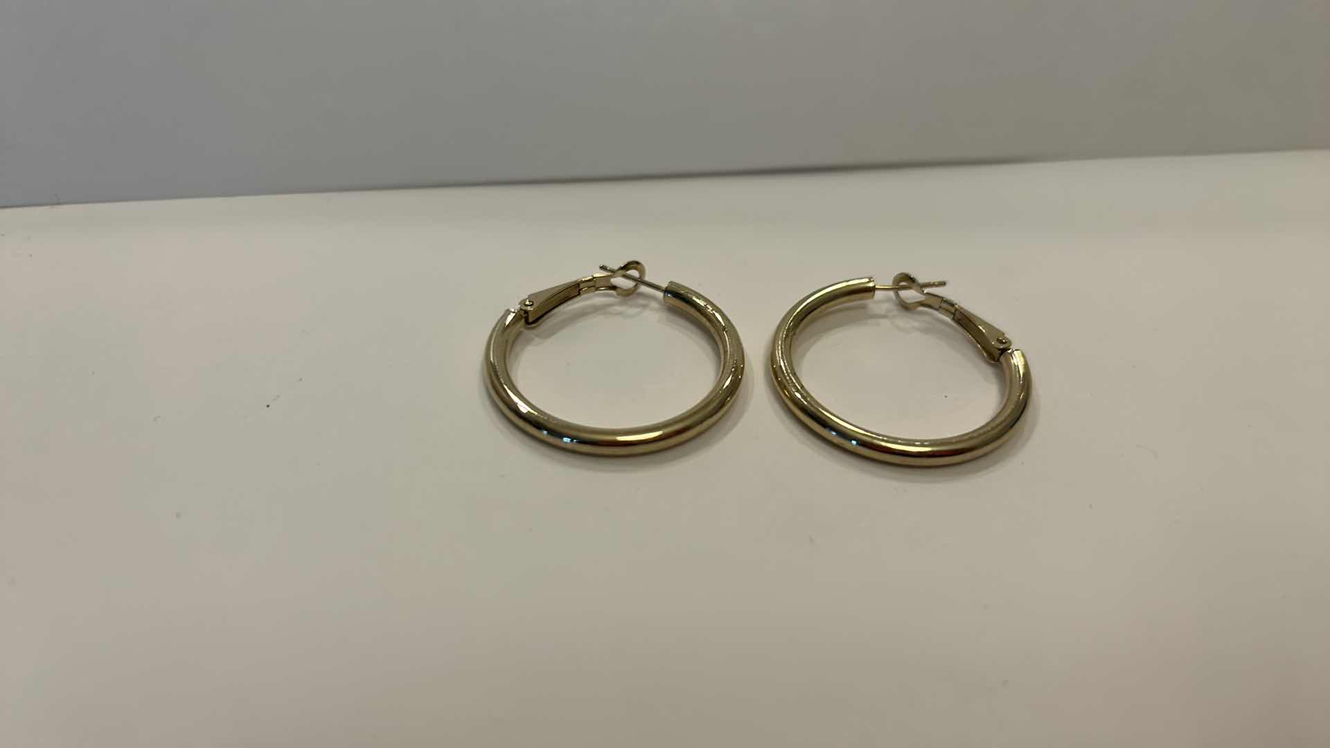 Photo 1 of JEWELRY - 1 INCH 14K GOLD HOOP EARRINGS