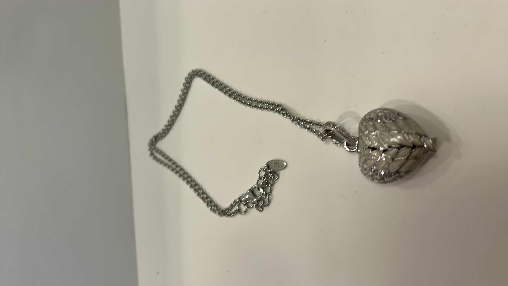 Photo 1 of 925 SILVER NECKLACE AND PENDANT