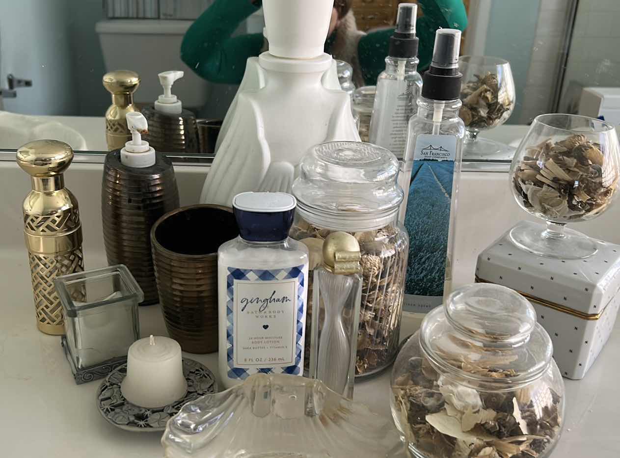 Photo 1 of BATHROOM ASSORTMENT