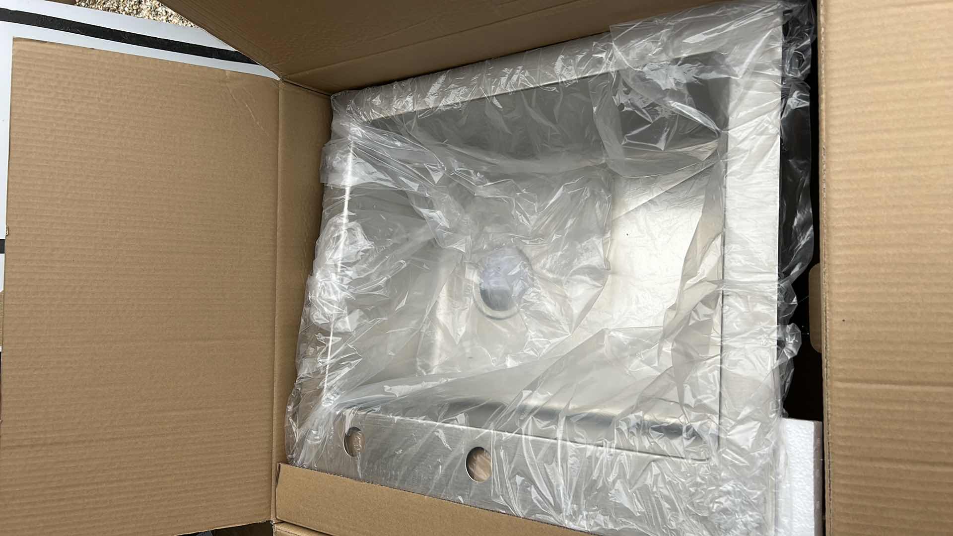 Photo 1 of NEW GLACIER BAY 18 GUAGE SINGLE BOWL KITCHEN SINK BRUSHED STAINLESS STEEL