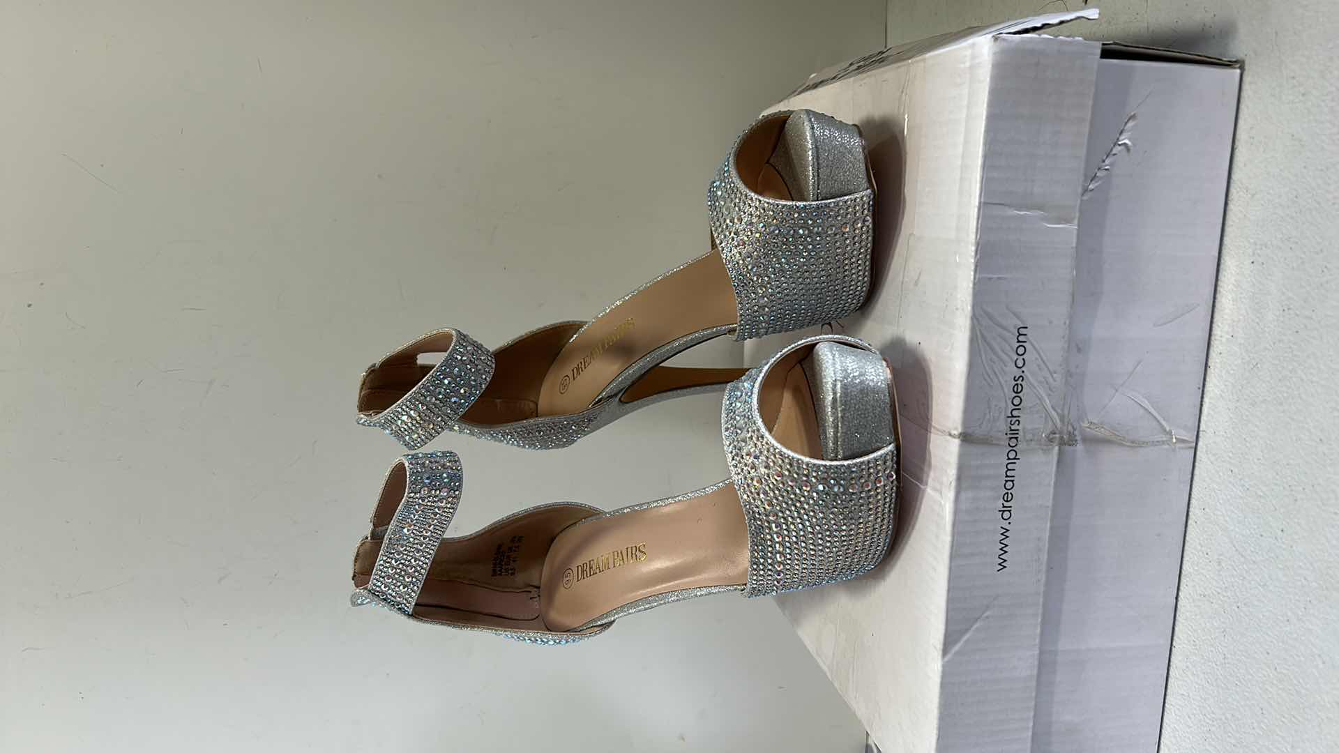 Photo 1 of NEW WOMENS SHOES -  DREAM PAIRS SILVER SPARKLE HEELS SIZE 9,5