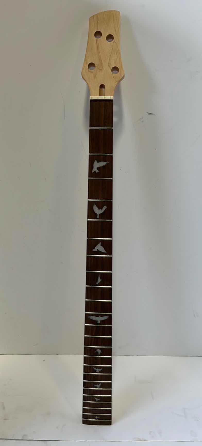 Photo 1 of 24FRET 4 STRING ELECTRIC BASS FLYING BIRD FINGERBOARD