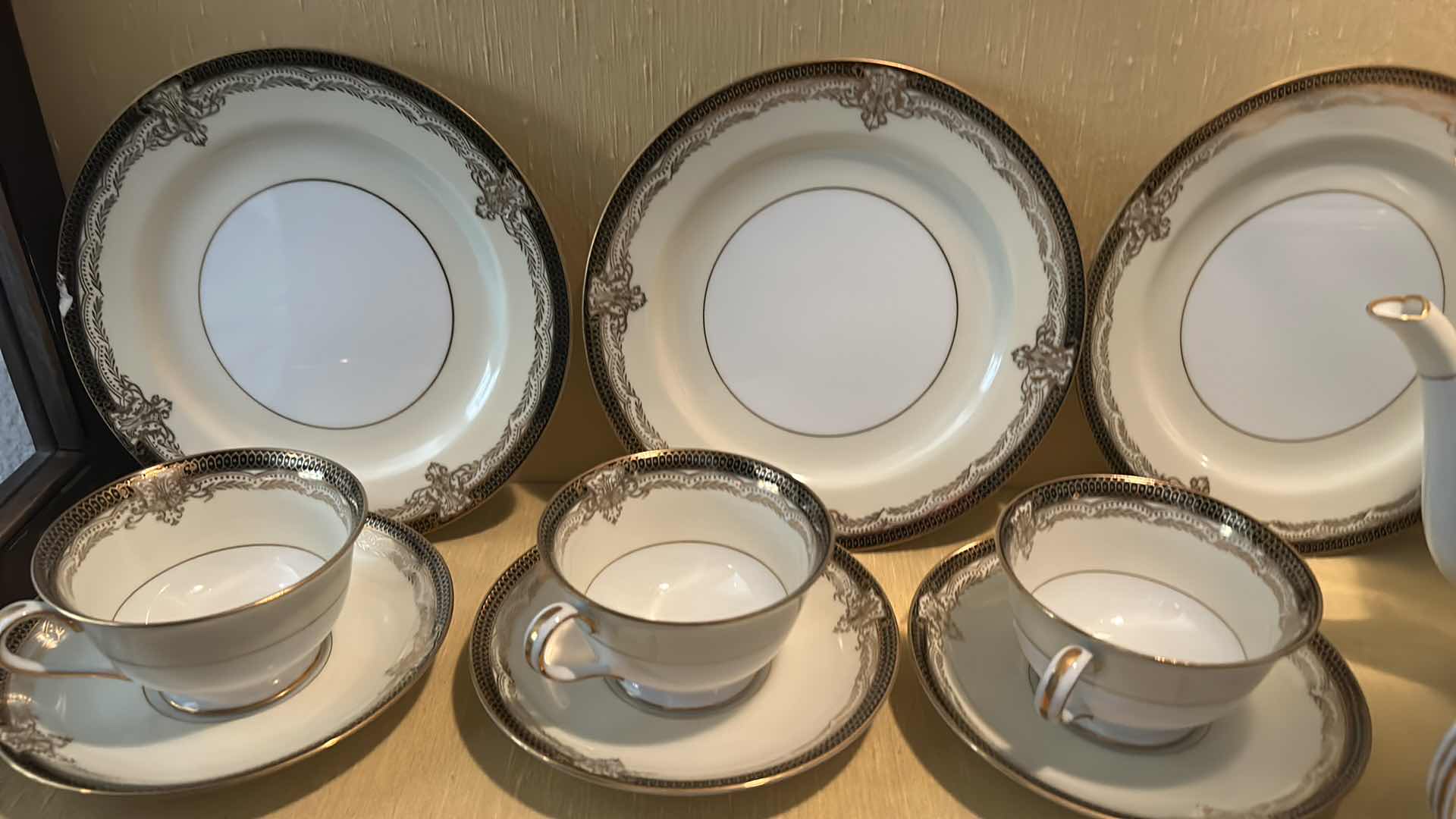 Photo 1 of 23 PC NORITAKE PORCELAIN DINNERWARE