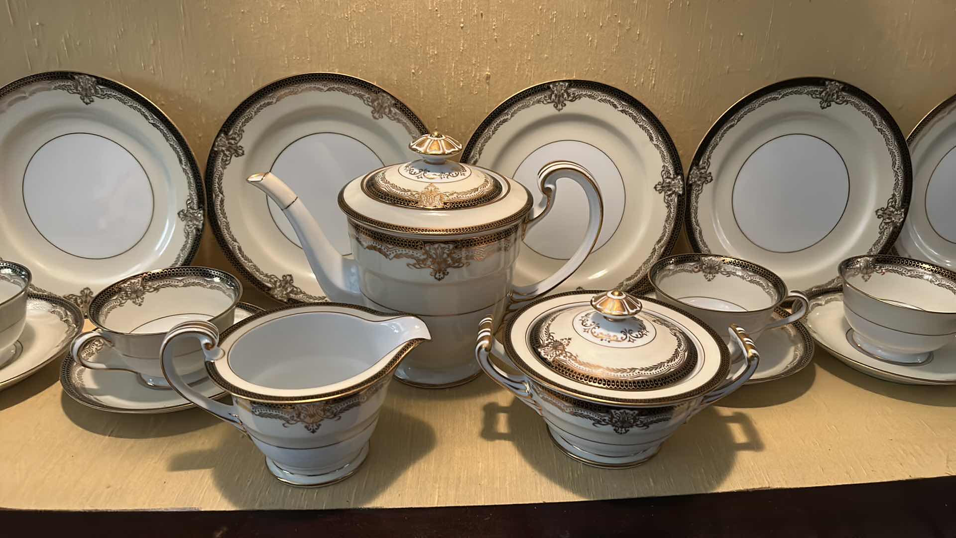 Photo 1 of 23 PC NORITAKE PORCELAIN DINNERWARE