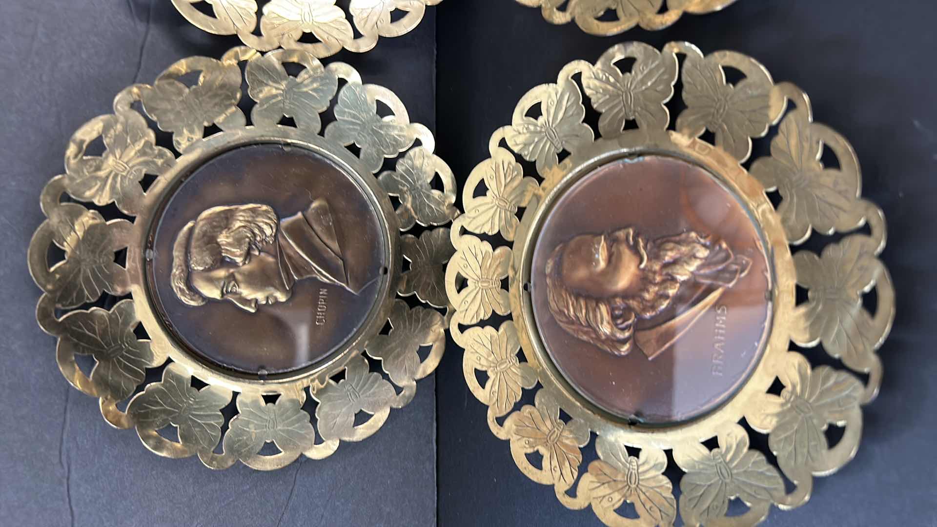 Photo 4 of 6 - VINTAGE SOLID BRASS MUSIC COMPOSERS CIRCULAR WALL DECOR 6” ROUND