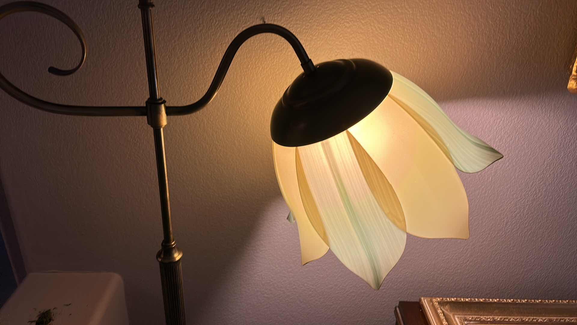 Photo 1 of GREEN AND YELLOW ACRYLIC FLOWER FLOOR LAMP WITH METAL BASE H58”