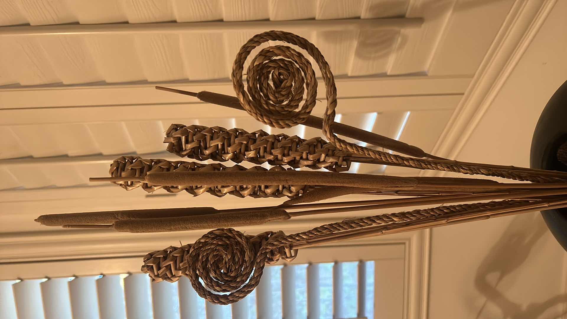 Photo 5 of SMALL RATAN TABLE (16 1/4“ x 11 1/2“ x 18 1/2“) WITH VASE AND RATAN REEDS