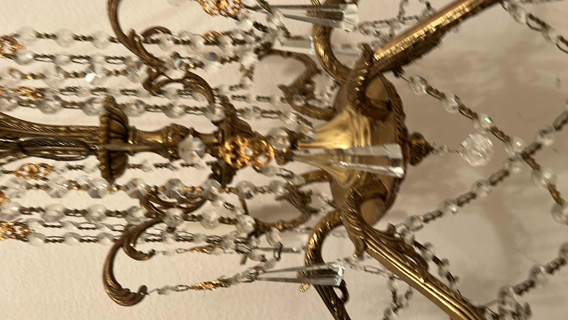 Photo 3 of EXQUISITE VINTAGE CHANDELIER WITH ALL THE PIECES. 23” x 23”.