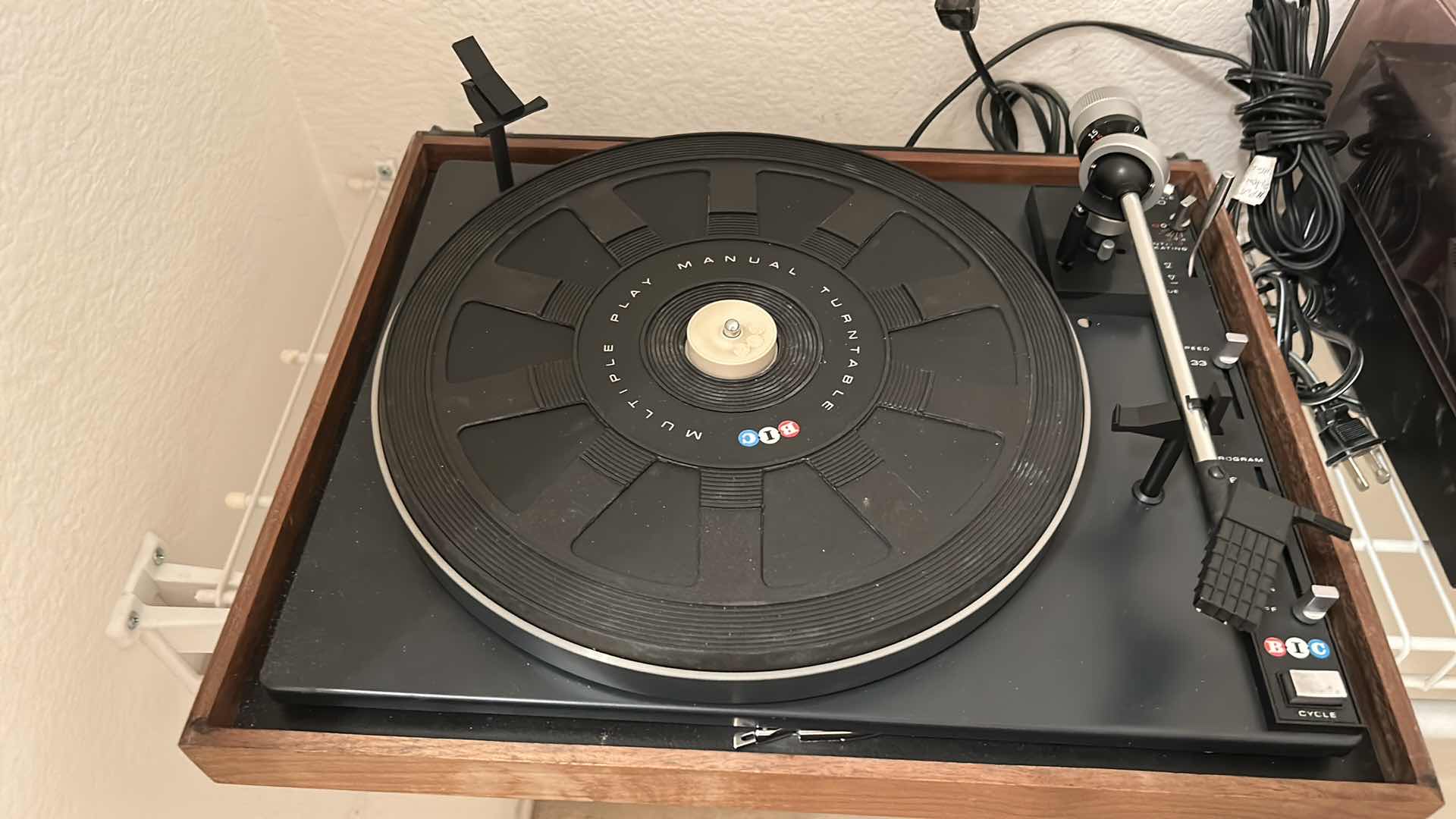 Photo 1 of STEREO AND AUDIO EQUIPMENT