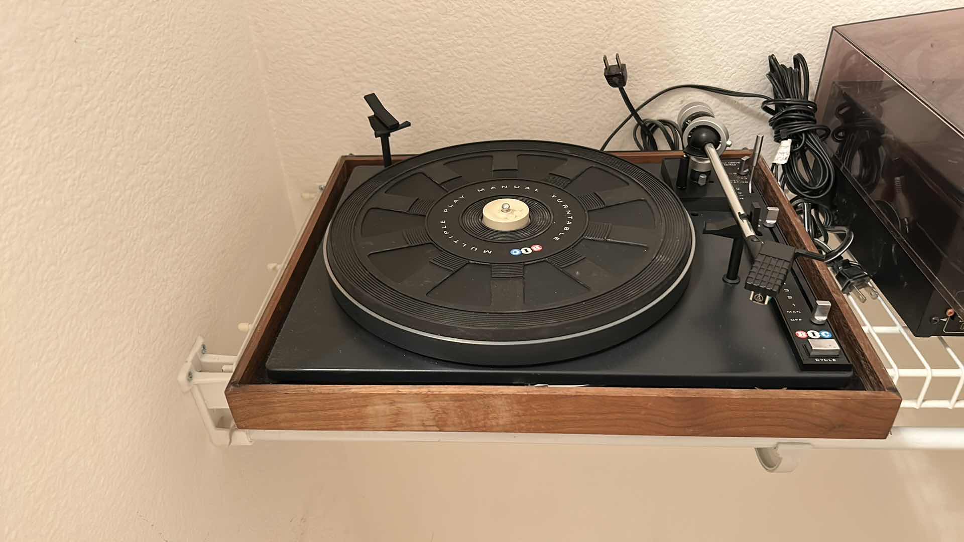 Photo 1 of STEREO AND AUDIO EQUIPMENT