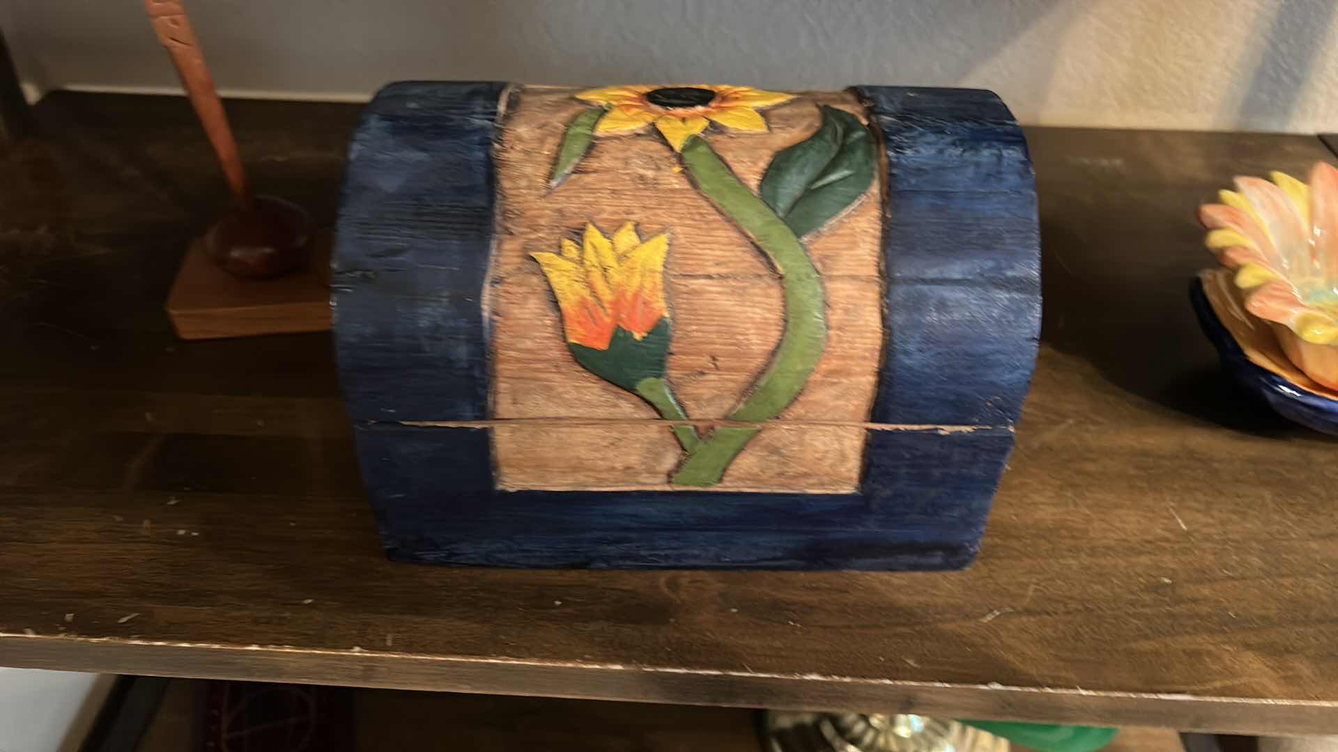 Photo 1 of 4 PC HOME DECOR ASSORTMENT ( TRUNK) 8” x 5 1/2”