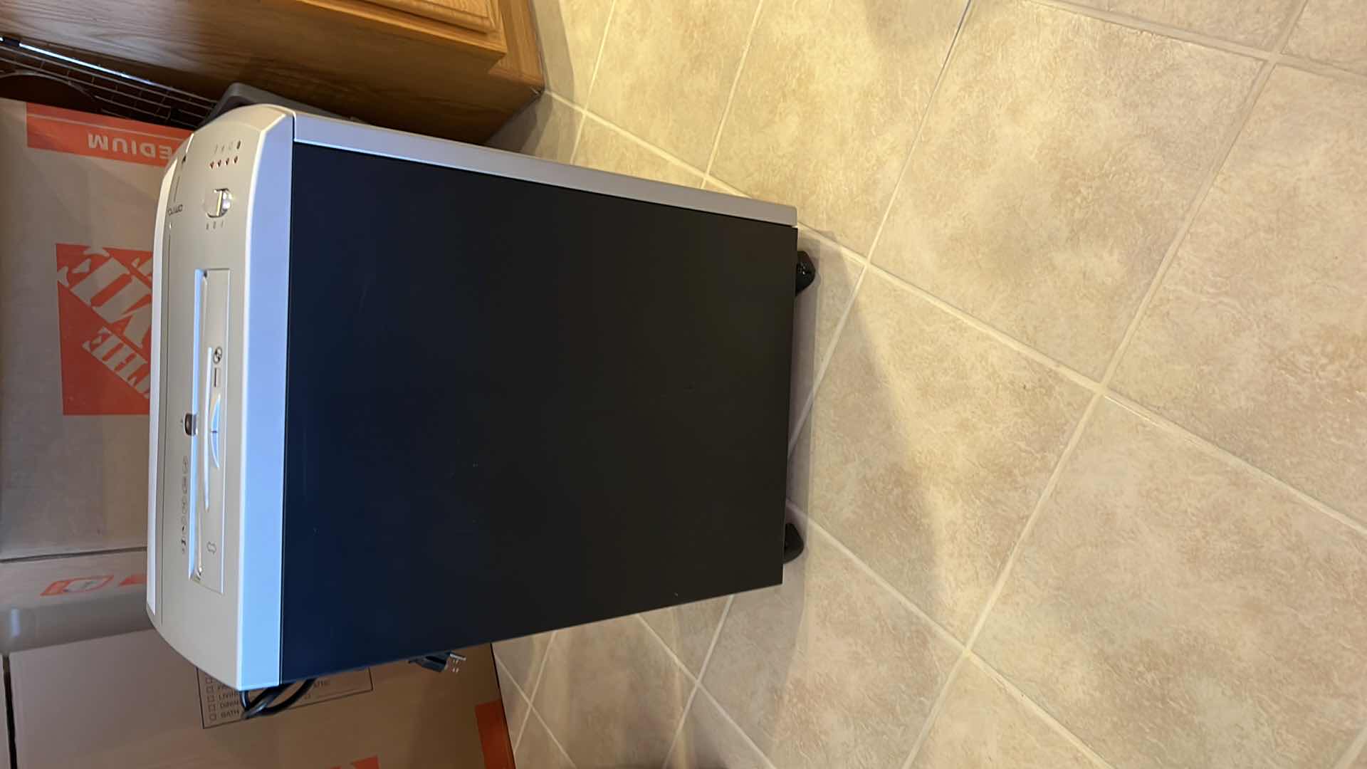 Photo 1 of FELLOWS DOCUMENT PAPER SHREDDER MODEL #DM17cs 17 SHEET CONFETTI PAPER 